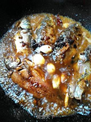 Pan-fried Small River Crucian Carp recipe