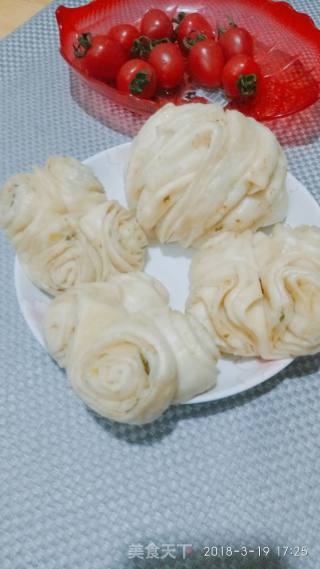 Scallion Sesame Flower Roll recipe