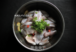 #trust之美#[the Demon's Kitchen in June] Pickled Pepper Bullfrog recipe