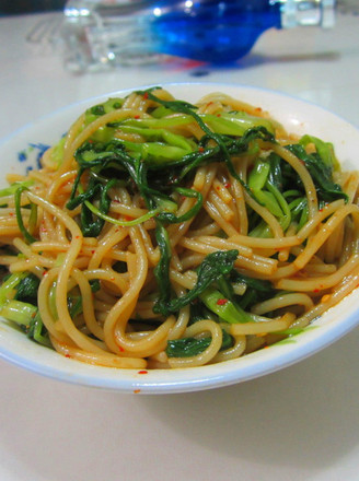Stir-fried Noodles with Water Spinach recipe