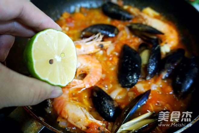 Fried Noodles with Seafood recipe