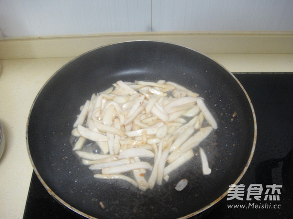 Stir-fried Shredded Pork with Bailing Mushroom and Mustard recipe