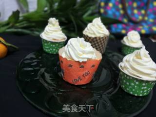 Whipped Cream-chiffon Cupcakes recipe