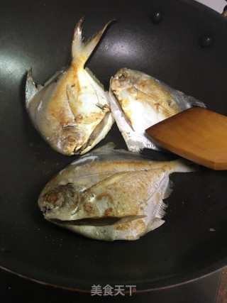 Braised Fish with Garlic recipe