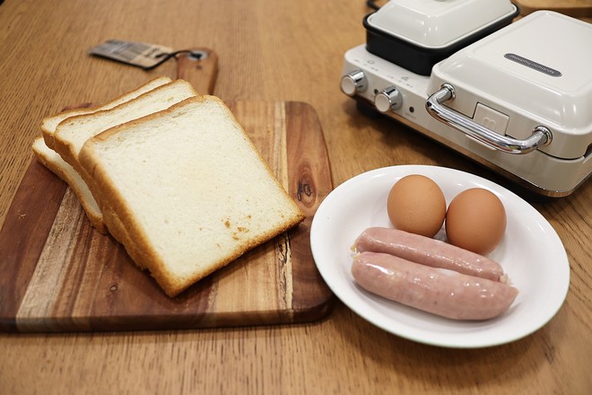 Fried Egg Grilled Sausage Sandwich recipe