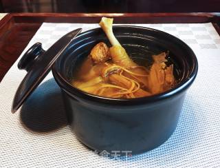 Stewed Chicken Soup with Cordyceps Flower Agaricus recipe