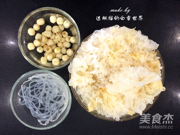 Lotus Seed Snow Ear Chrysanthemum Soup recipe