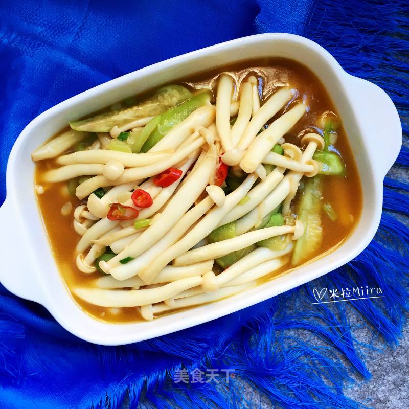 Stir-fried Loofah with White Jade Mushroom recipe