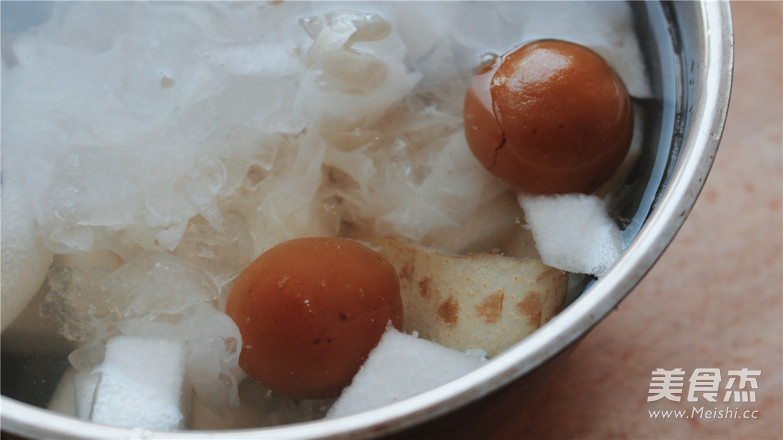 Green Plum Soup with Small Hanging Pears, Just A Bite, The Tip of Your Tongue is The Most Beautiful Spring recipe