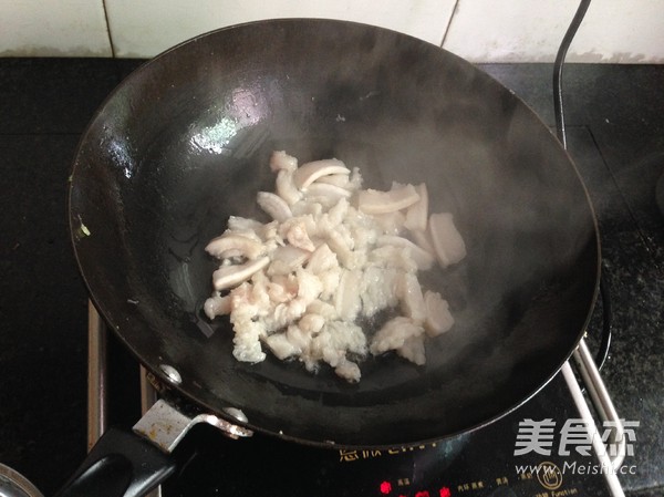 Stir-fried Pork with Winter Bamboo Shoots recipe