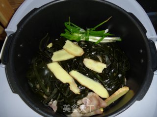 Pig's Trotter Seaweed Soup-through Your Black Hair recipe