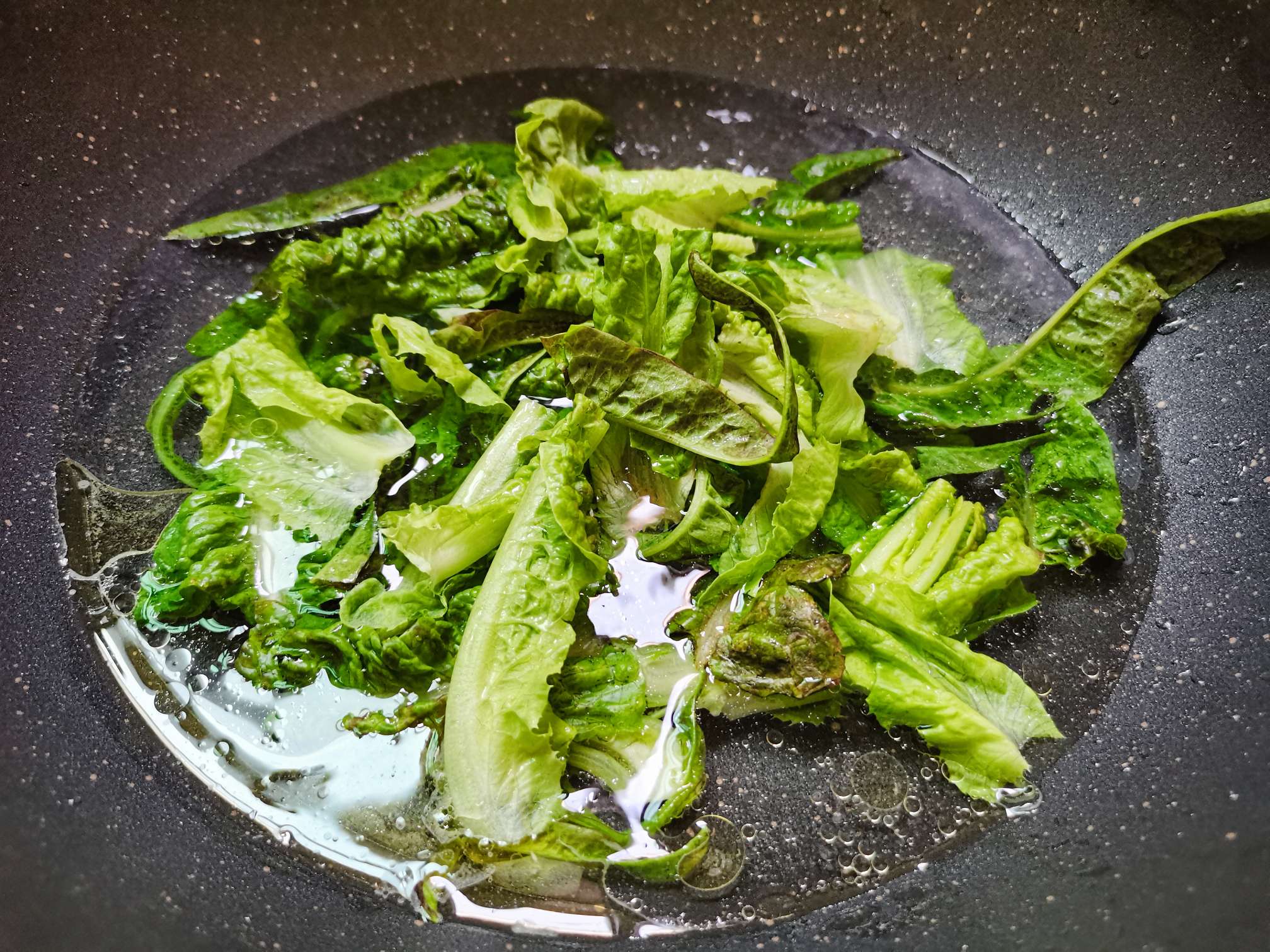 Don't Throw The Lettuce Leaves, Mix Them and Eat Them, It's Super Fragrant recipe