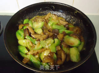 Sea Cucumber and Mushroom Stewed Loofah recipe