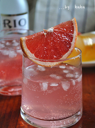 Grapefruit and Peach Cocktail
