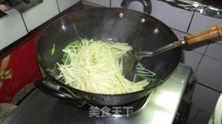 【wooden Cuisine】green Pepper Hot and Sour Potato Shreds recipe