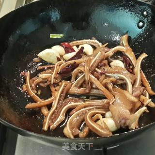 Stir-fried Pork Ears with Laba Garlic recipe