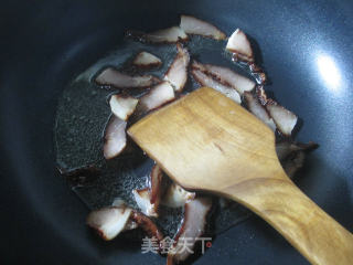 Stir-fried Cabbage Cores with Soy Pork and Yuba recipe