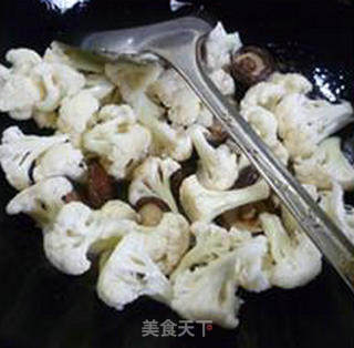 Stir-fried Cauliflower with Money Mushroom recipe