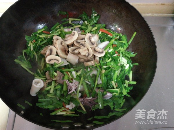 Stir-fried Sea Hare with Leek recipe