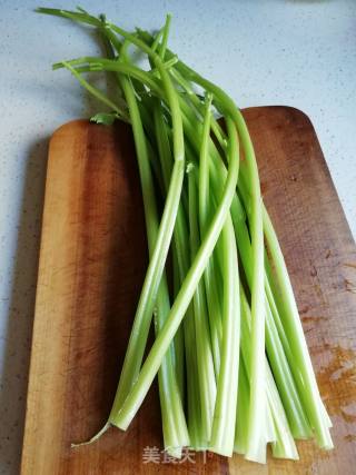 Stir-fried Shredded Potatoes with Celery recipe