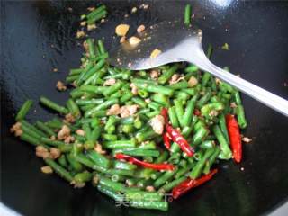 [dry Stir-fried Long Beans] recipe