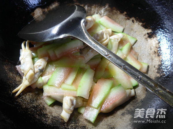 Fried Watermelon Peel with Razor Clams recipe