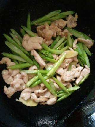 Stir-fried Chicken Breast with Asparagus recipe