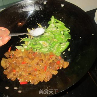 Fried Beef Tendon with Chili recipe