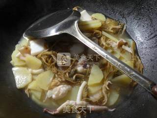 Fried Potatoes with Bamboo Shoots and Squid recipe