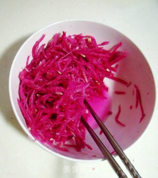 Two Kinds of Raw Materials are Simply Seasoned to Bring A Distinctive Sweet and Sour Taste-----lime-flavored Radish Shreds recipe