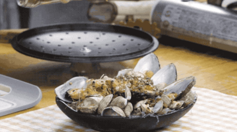 Luxurious White Wine Steamed Seafood recipe