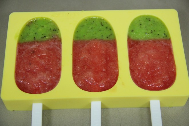 Relieve Heat and Thirst in Summer-homemade Kiwi Watermelon Popsicles recipe