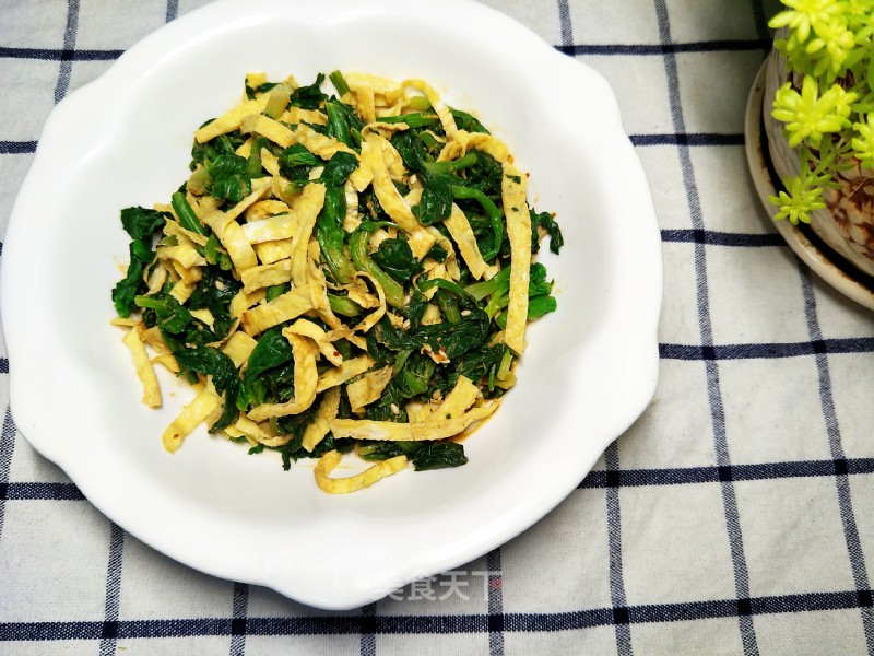 Spinach with Sesame Sauce and Egg Crust recipe