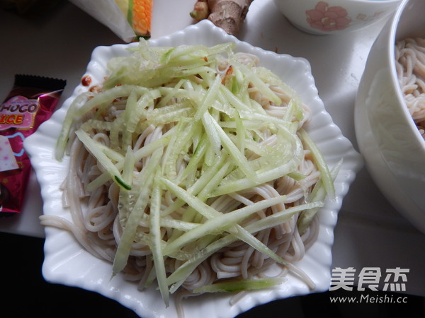 Sauce-flavored Pork Noodles recipe