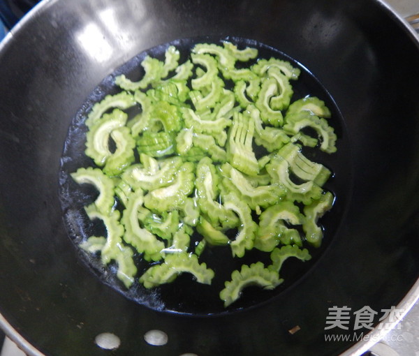Bitter Gourd Scrambled Eggs recipe