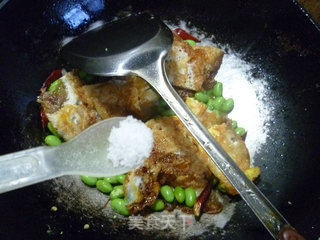 Fried Lotus Leaf Egg with Edamame recipe