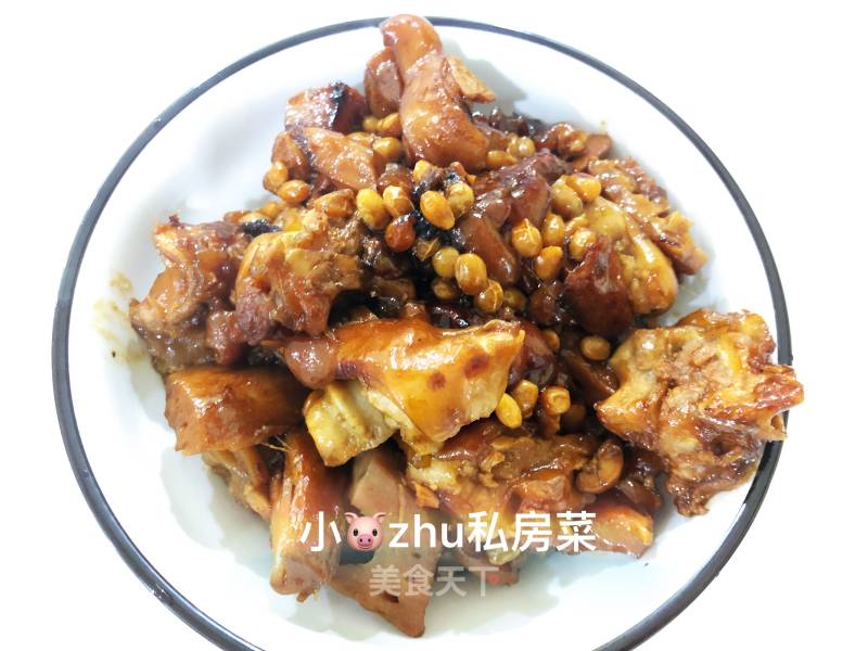 Braised Lotus Root with Pig's Trotters and Soybeans recipe