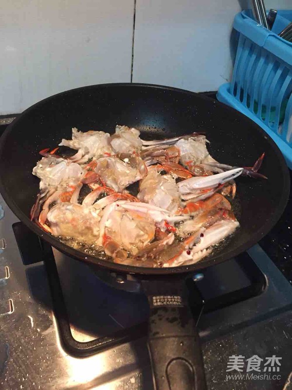 Fried Crab with Ginger and Spring Onion recipe
