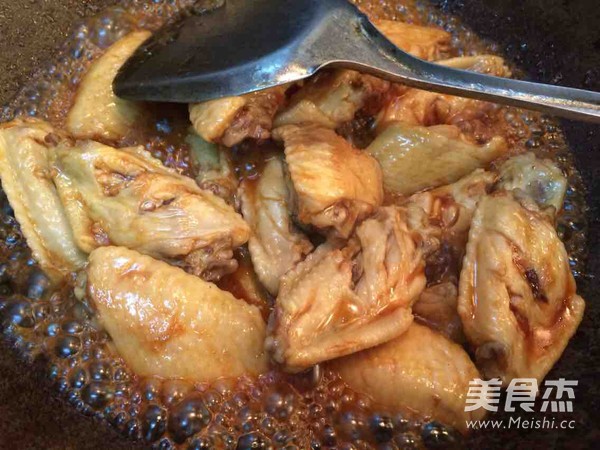 Stewed Chicken Wings with Pine Mushroom recipe