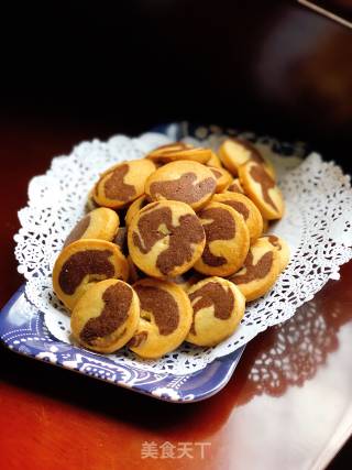 Crispy and Delicious-two-color Cookies recipe