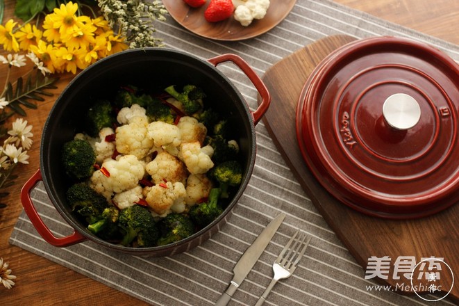 Garlic Two-color Cauliflower in Cast Iron Pot recipe