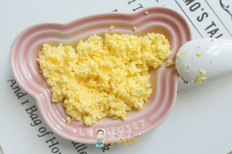 Complementary Food with Minced Boiled Eggs Over 7 Months recipe