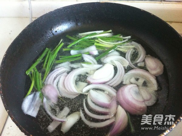 Noodles with Dried Scallops, Dried Scallion and Scallion Oil recipe