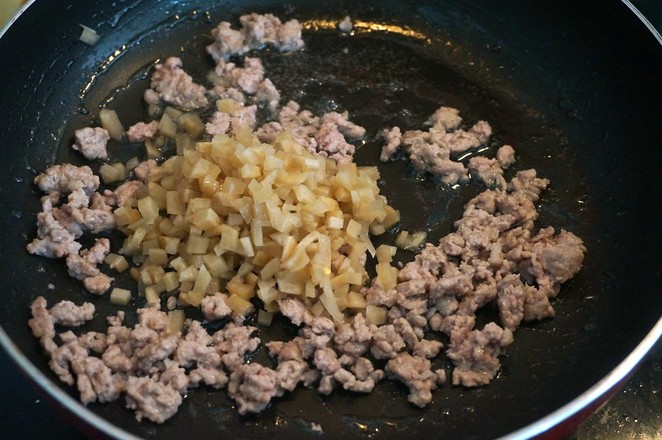 Minced Meat with Garlic Sprouts recipe