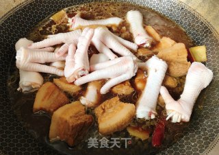 Braised Chicken Feet with Skin Pork recipe