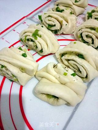 Scallion Oil and Pepper Salt Roll recipe