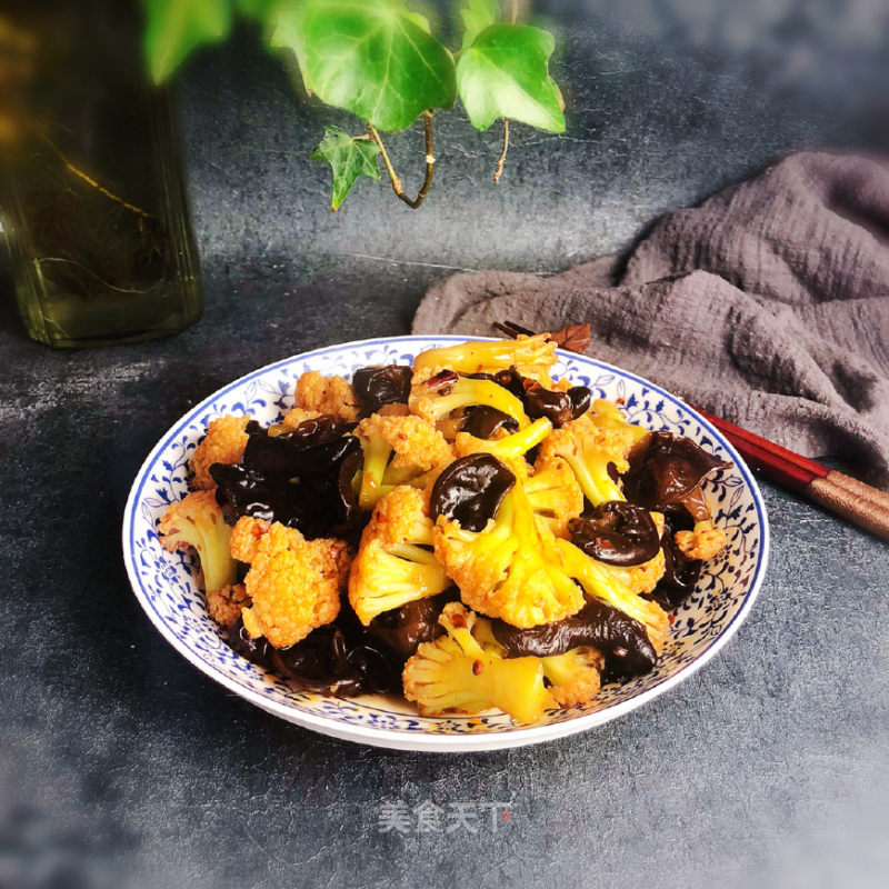 Stir-fried Pine Cauliflower with Black Fungus