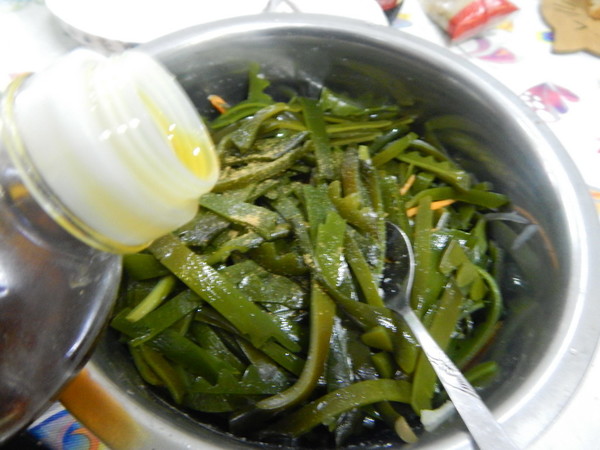 Potato Shreds with Kelp Salad recipe