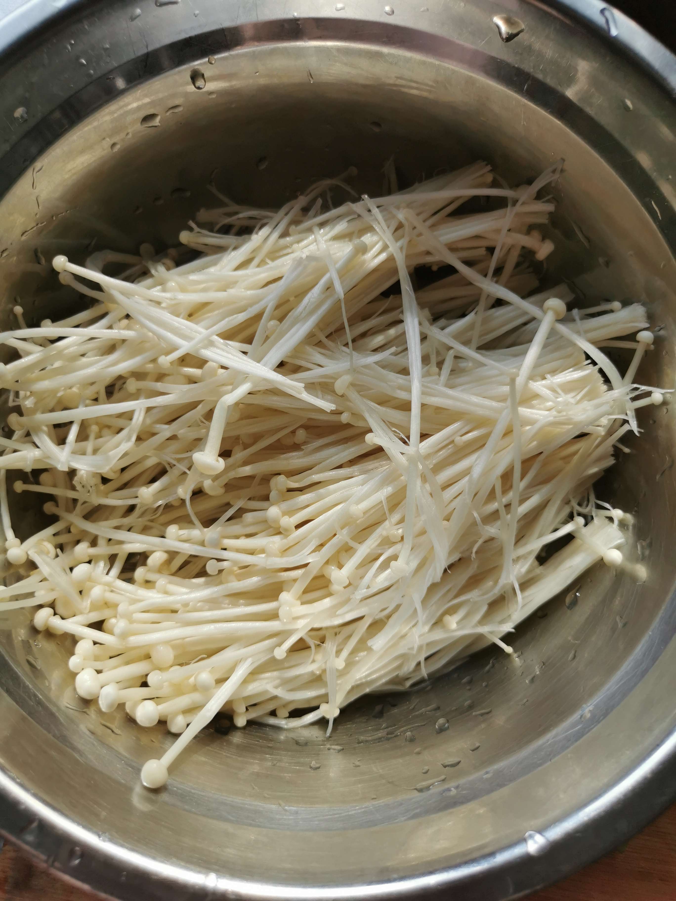 Beef Soup with Enoki Mushroom and Tomato recipe