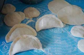 Fried Dumplings Stuffed with Chives and Egg recipe